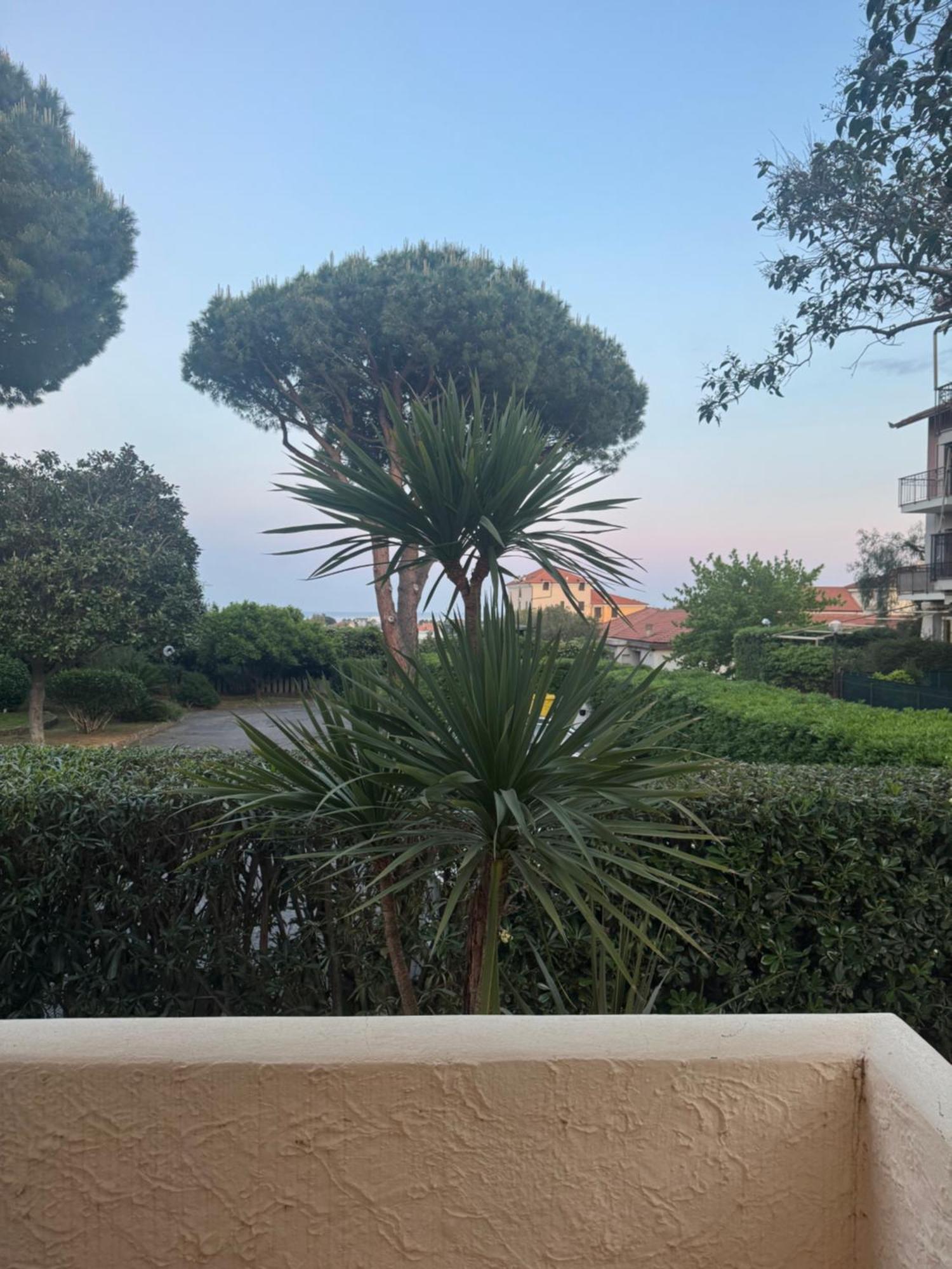 La Luna E Il Falo Ceriale Bagian luar foto
